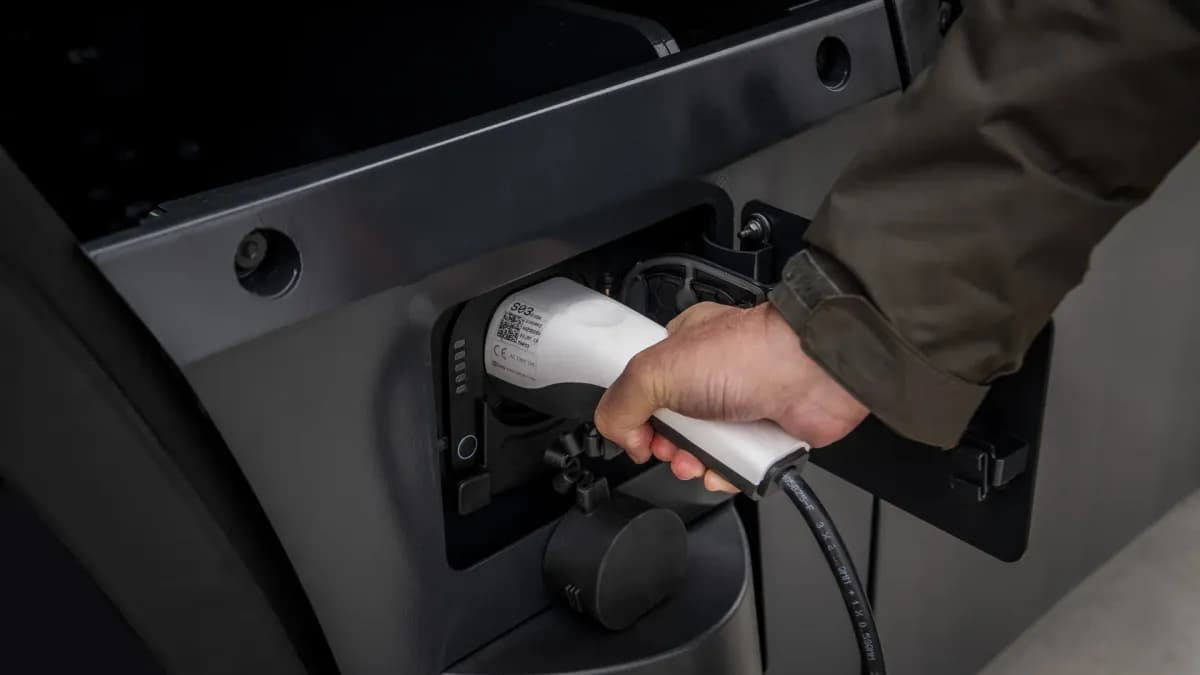 Electric Trucks Show Significant Cost Savings Over Diesel Models, Study Finds