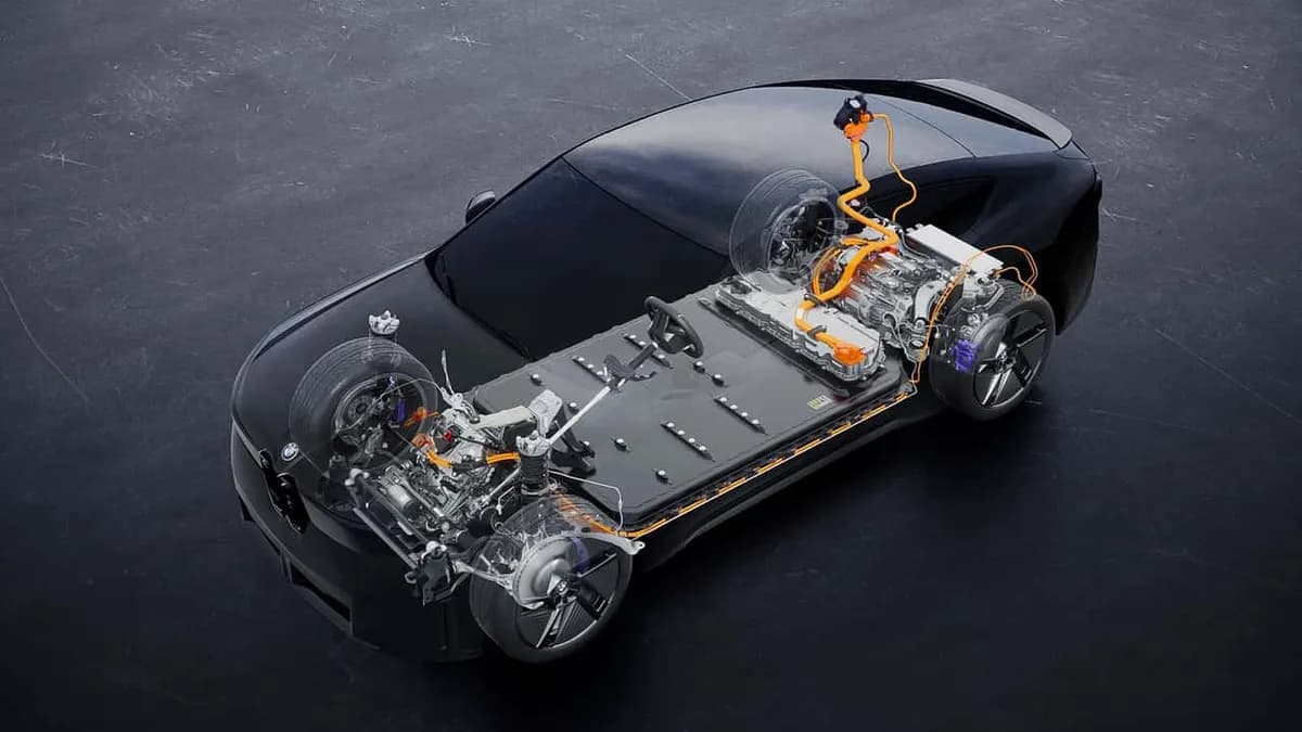 BMW iX4: Advanced 800V Electric Powertrain with 108.7 kWh Battery