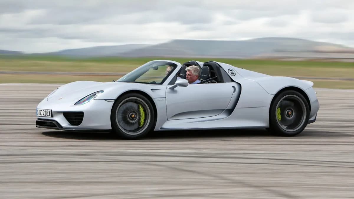 Porsche Develops Central-Engine Supercar Beyond 911